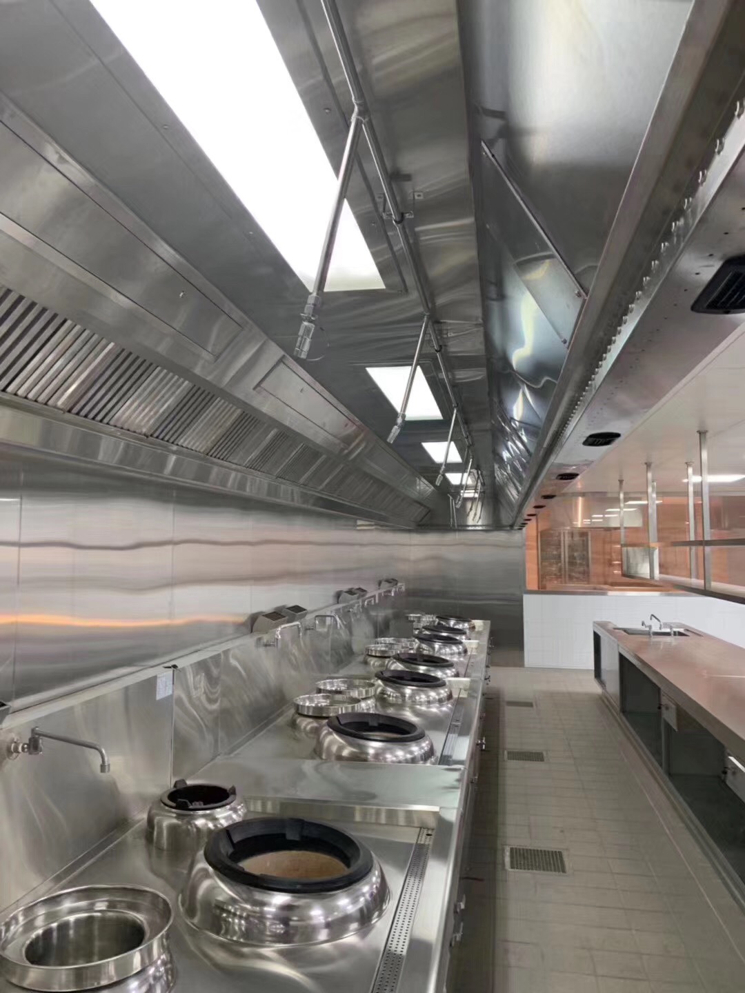 廚房設備維修保養,油煙管道清洗,大型油煙機清洗,煙道清洗,廚房清洗,油煙凈化器改造安裝